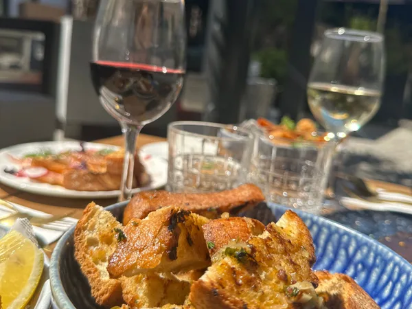 Schaal krokant gefrituurde calamari